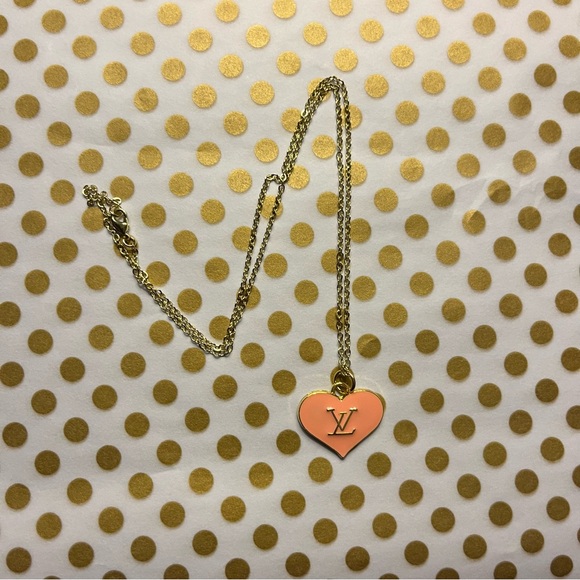 Beautiful Louis Vuitton pink enamel logo heart charm necklace 16” - Picture 4 of 6